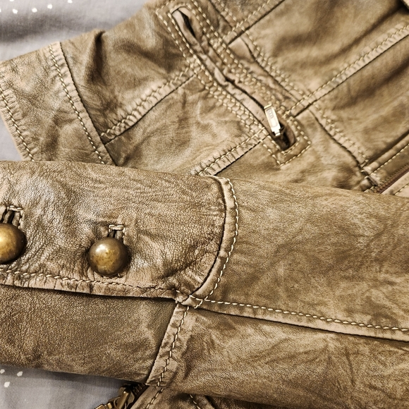 Danier authentic leather jacket - Picture 8 of 14